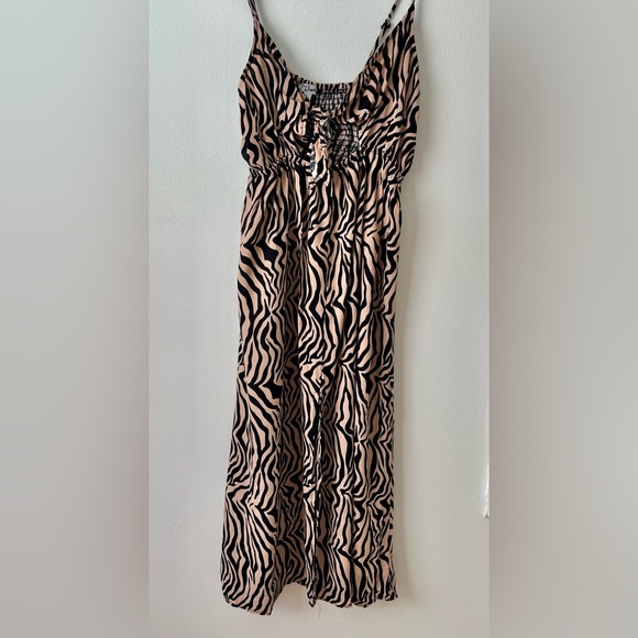 Bow front Animal Print midi dress - Picture 3 of 8